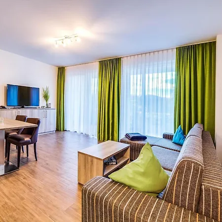 Luxurioese Am Stoermthaler *